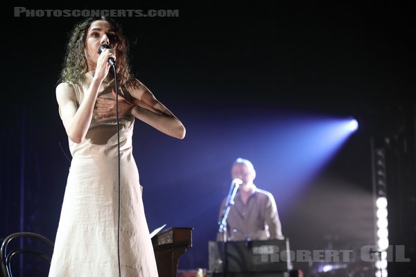 PJ HARVEY - 2023-10-13 - PARIS - Olympia - Polly Jean Harvey - John Parish